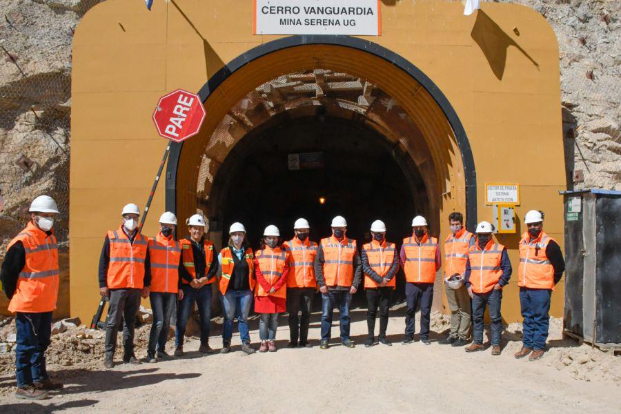 b248744c6fadc1bf18adfe9a3211a9c2_XL