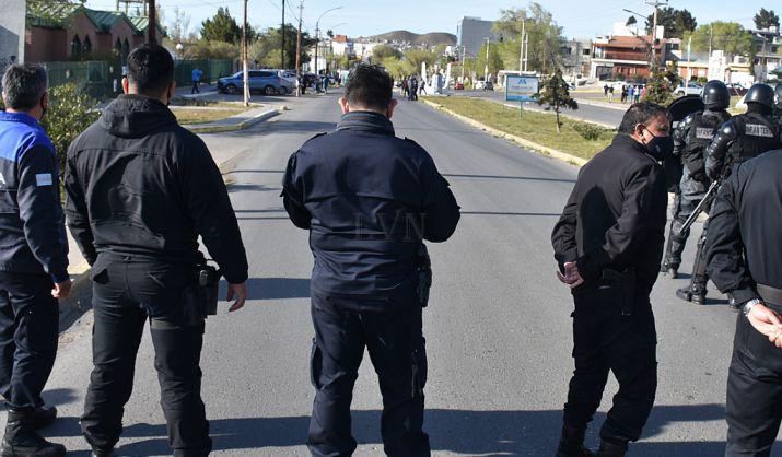 614c8f6400476_715_418!