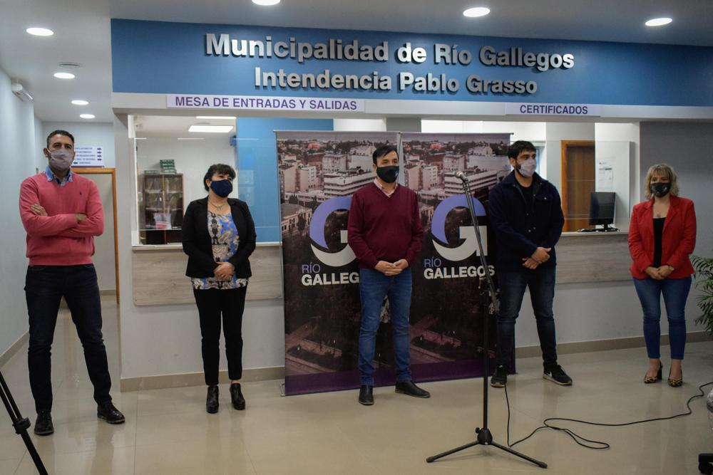 INT - ENTREGA DE EQUIPAMIENTO A DEPARTAMENTOS DE LA MUNICIPALIDAD - SIN SELLO - 21-4-8