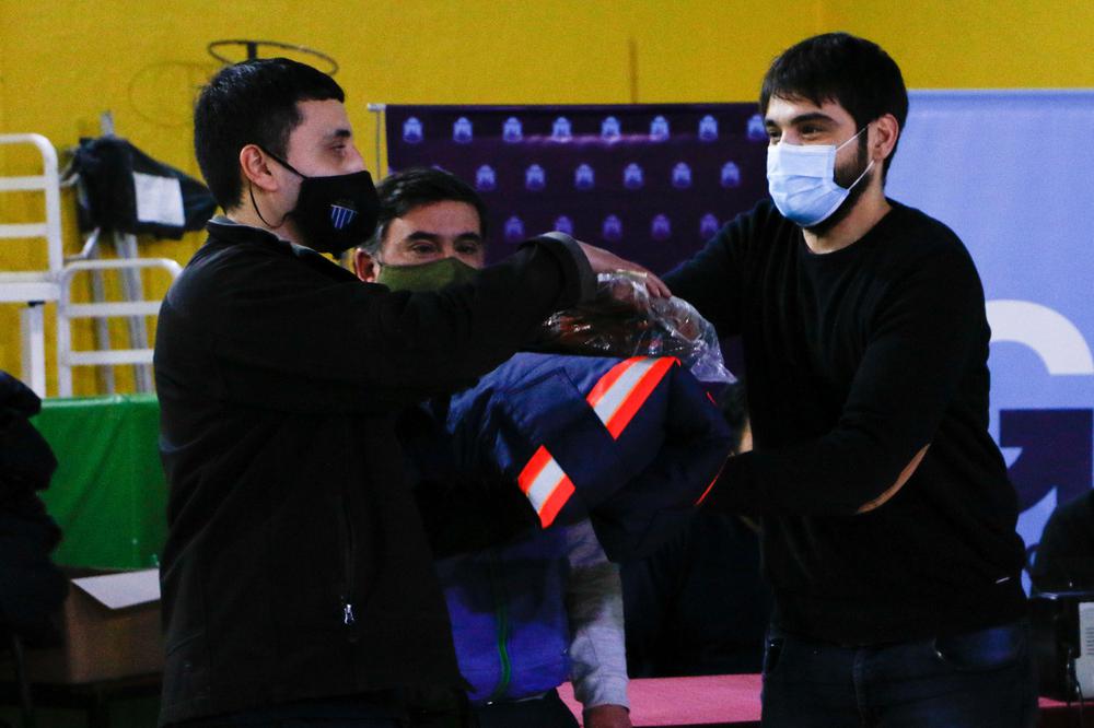 INT_APERTURA DE LICITACIÓN Y ENTREGA DE ROPA INVERNAL_14_07-12