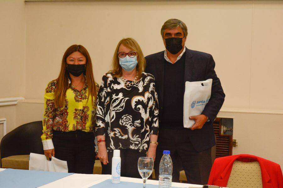 ef3684b51927633a820a03c7cba2d00d_XL