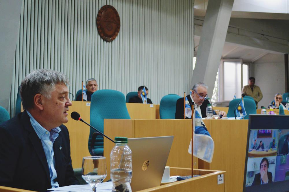 Foto 1 Diputado Oliva en la sesión de hoy 11 8 22