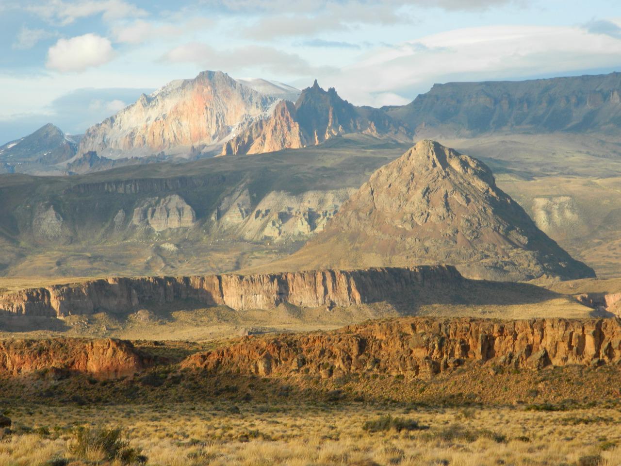 Cerros Zeballos, Lapiz y Colmillo vistos desde Paso Roballos, un rincón poco visitado en la región del Parque Patagonia (1)