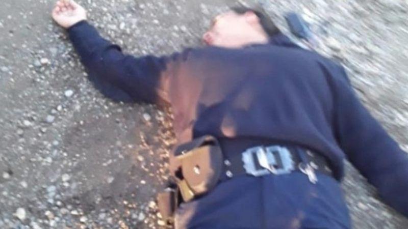 Policía desmayada tras recibir una trompada