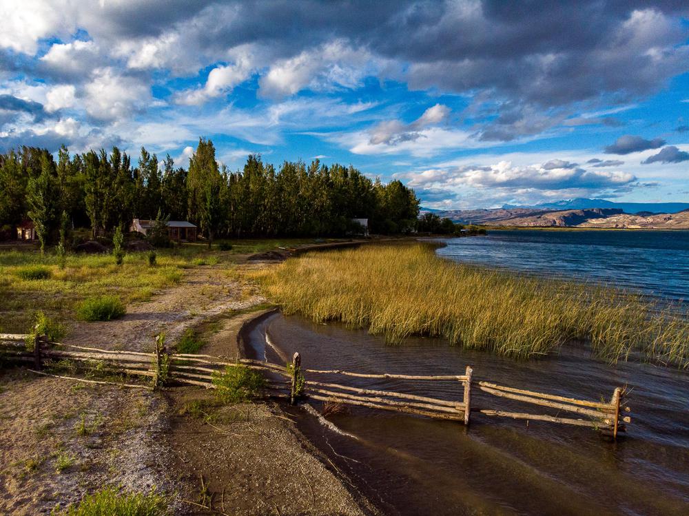 Un refugio a orillas del Lago Pueyrredón para vivir a pleno la naturaleza 02