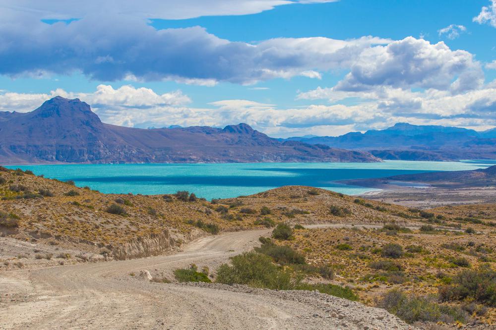 La localidad de Lago Posadas y sus increibles paisajes es una de las etapas en los 600 km del circuito turístico - foto Matias Rebak