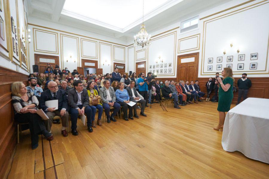 63f62abe8f315ce49f9b16d5b35fad62_XL