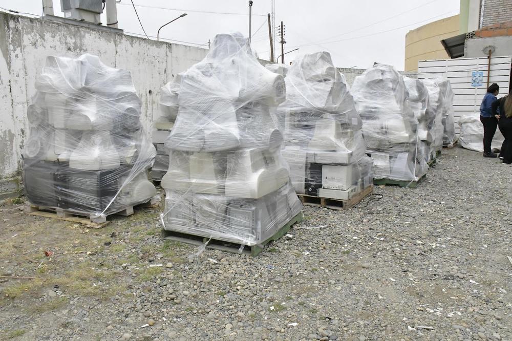 F95A6965-7165-419B-85B1-9DEA8933636A