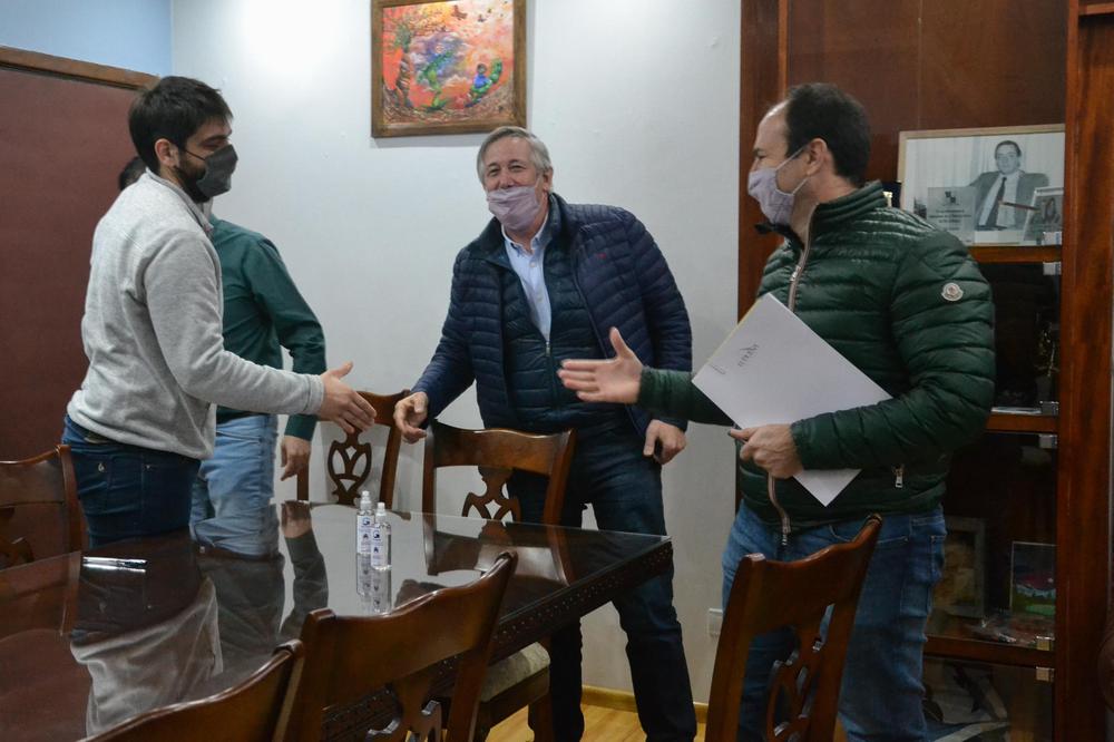 DFF8A9A4-2A0A-48AC-9756-F4174C910D22