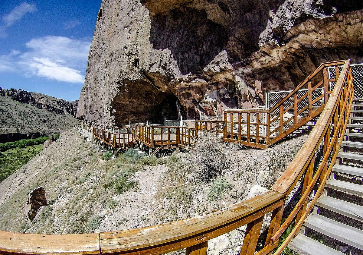 Acceso_a_la_Cueva_de_las_Manos