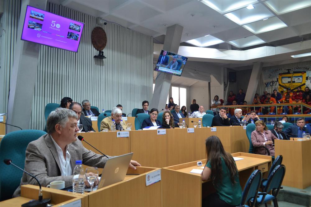 Foto 2 Diputado Oliva en la sesión de este jueves 11 de mayo