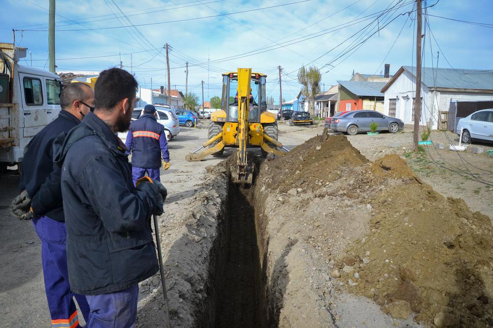 SOP_ZANJA EN CALLE LOS PINGÜINOS_12-10_-2