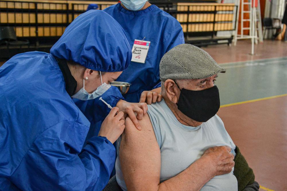 SAL_VACUNATORIO_21_05-42