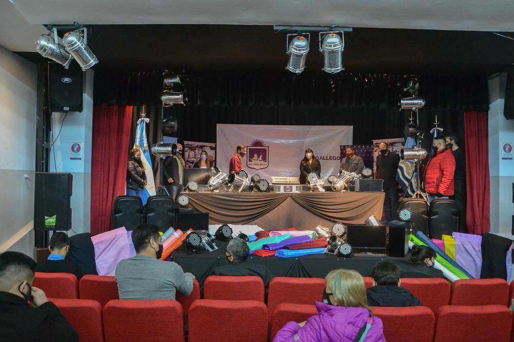 INT- ENTREGA DE EQUIPAMIENTO AL TEATRO Y HORNAMENTACIONES - 4-6 - SIN SELLO-22