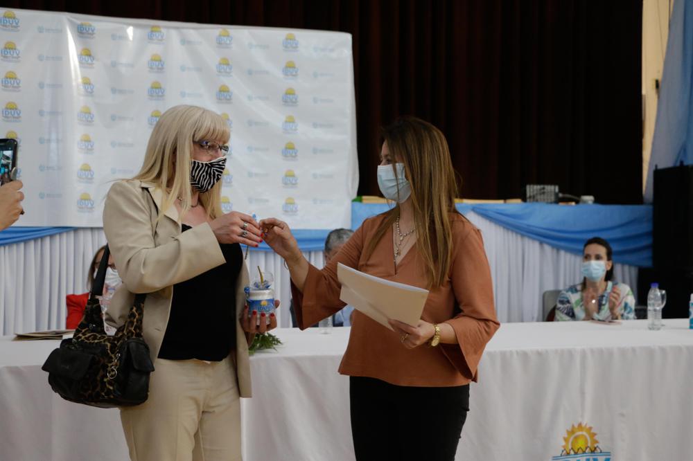 INT_ENTREGA DE VIVIENDAS Y TERRENOS IDUV_19_10 (109)