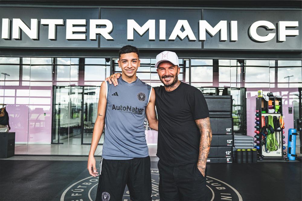 Tomas-Aviles-con-David-Beckham-en-Inter-Miami-de-Estados-Unidos
