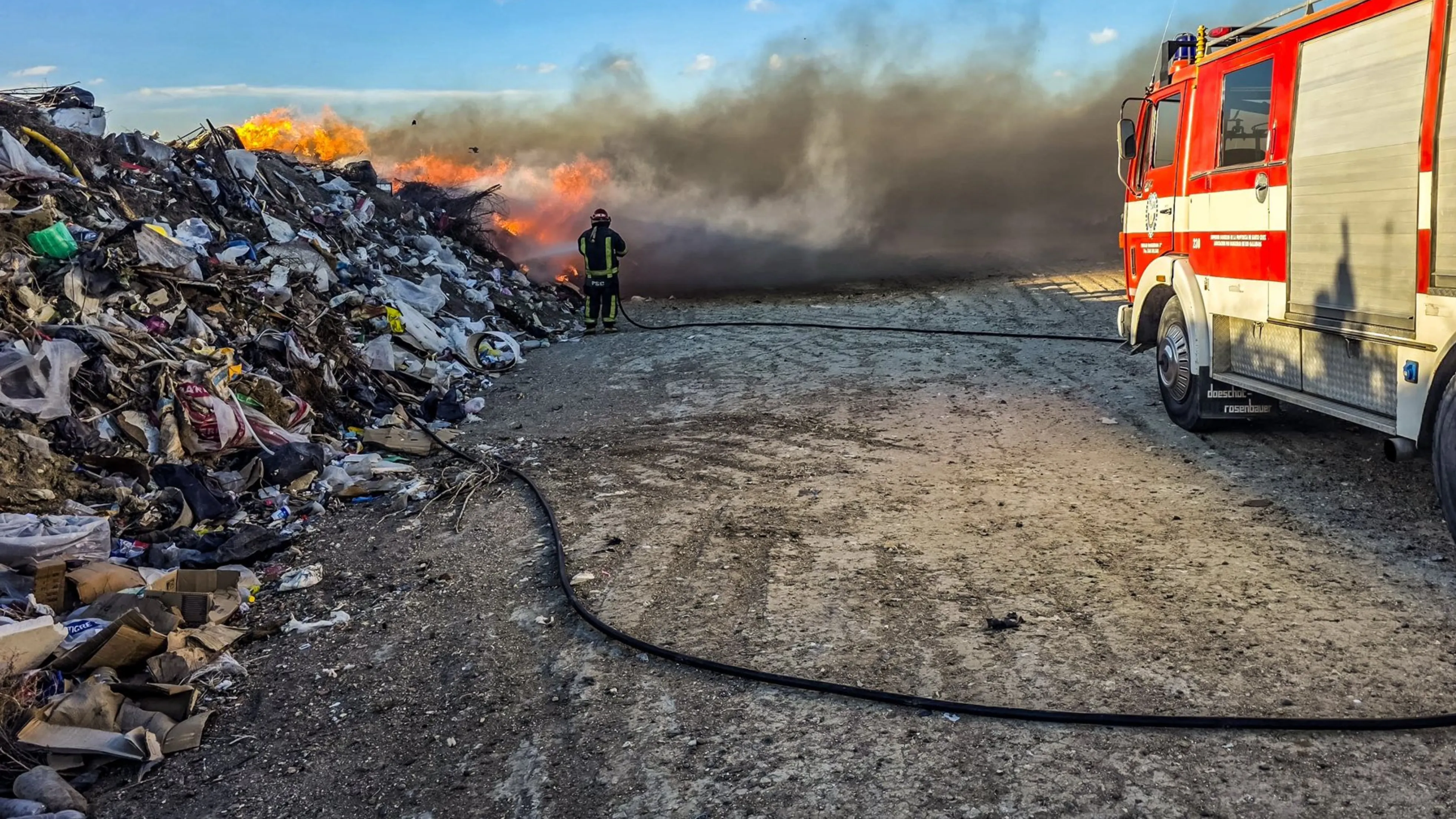 San Julián: bomberos combatieron un incendio de gran magnitud en el basural