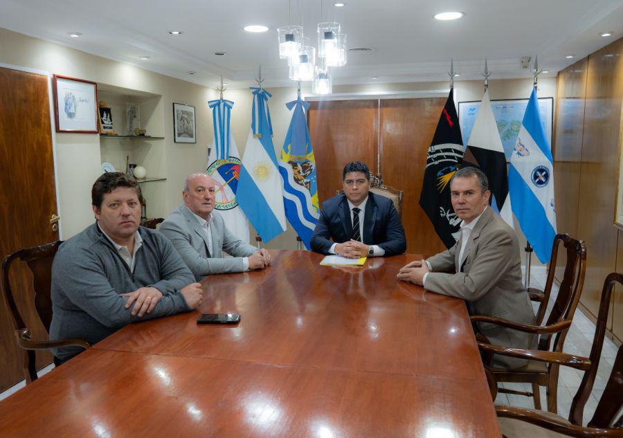 90c17d0897ac25632a393e2f9f03c59f_XL