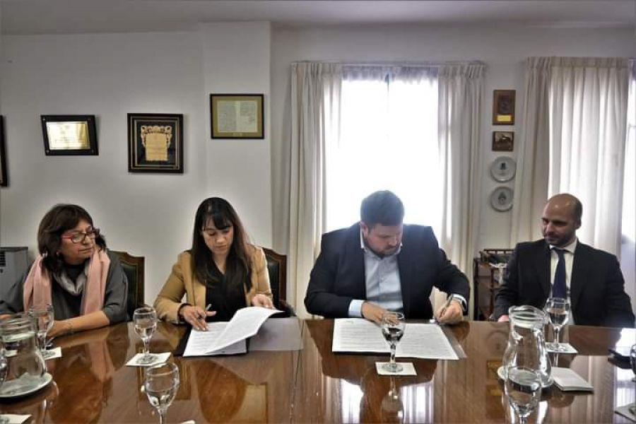 b2db878019ee2a3e4e6da540eb3cf428_XL