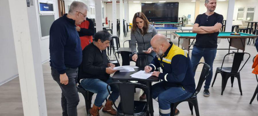 60380e6026ea248873705890684481ac_XL