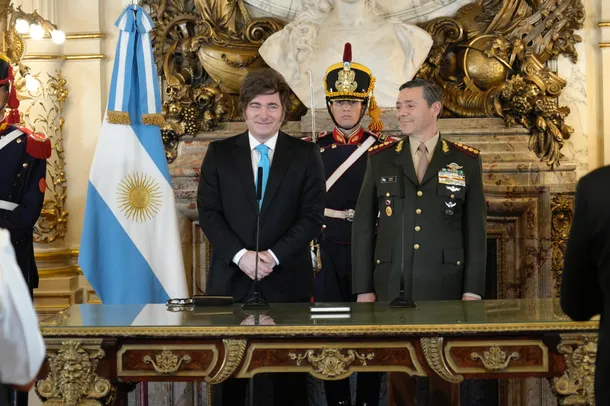 jura-carlos-presti-ministro-defensa