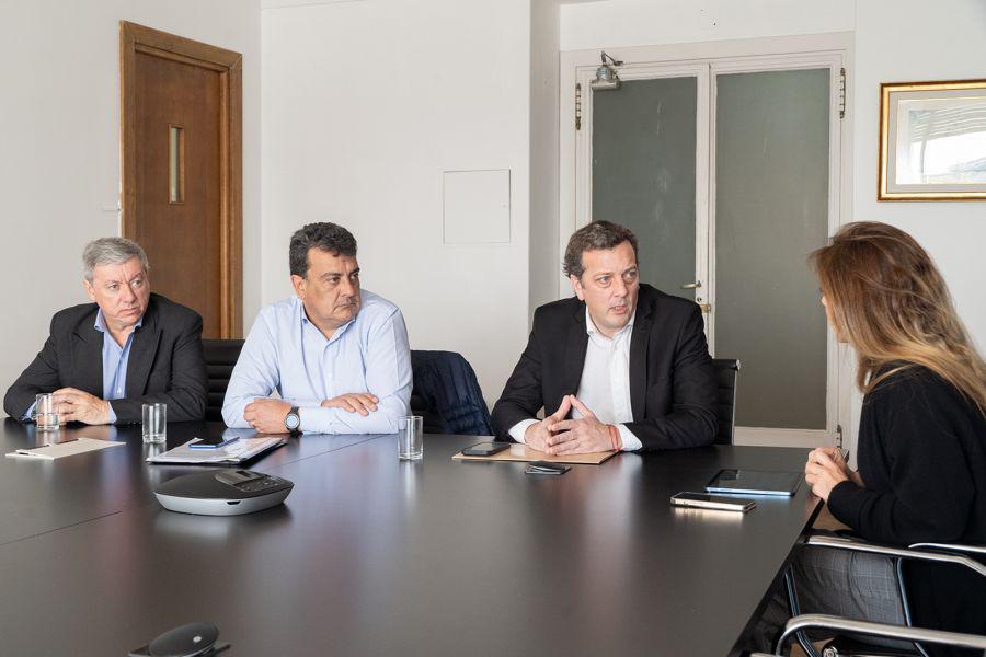 c70a9823ff3398531cdc34339872ae8c_XL