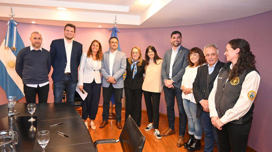 97a2f942ca22857e39da4a3e6dcb9a40_XL