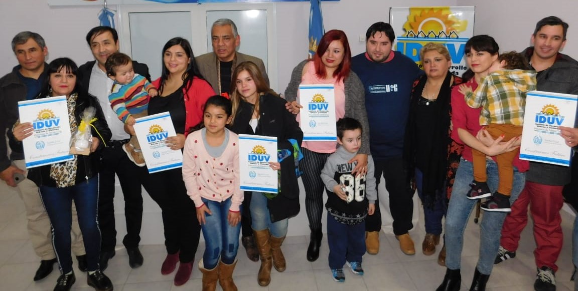IDUV_Entrega de viviendas en Cañadón Seco (1)