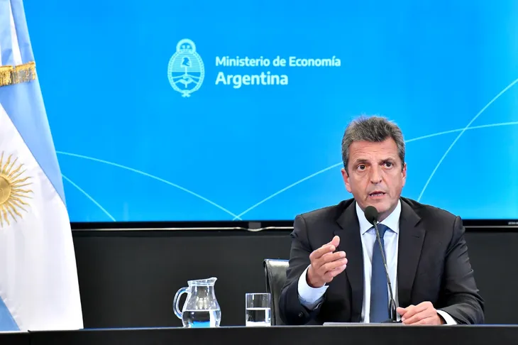 sergio-massa-anuncio-que-economia-comprara-deuda-dolares-mejorar-el-riesgo-pais-pero-tiene-otros-fines-tambien
