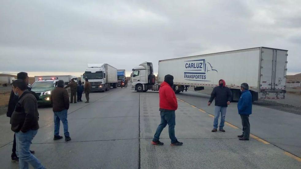 Camioneros-chilenos-impiden-ingreso-a-tierra-del-fuego