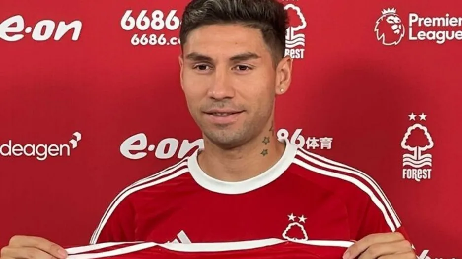 gonzalo-montiel-posa-camiseta-forest_1823228691_191253846_667x375.jpg_1480801792