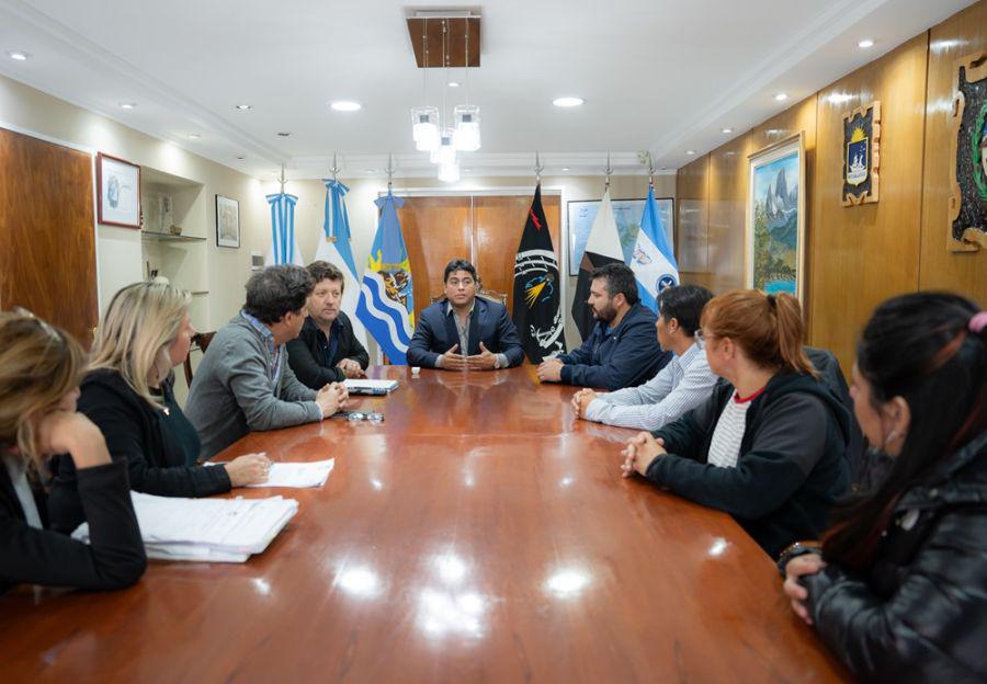 f26aa7e53be292ec4b5ff9d6e7282381_XL