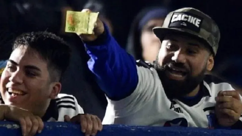 hinchas-rompiendo-billetes-copa-libertadores-copa-sudamericana