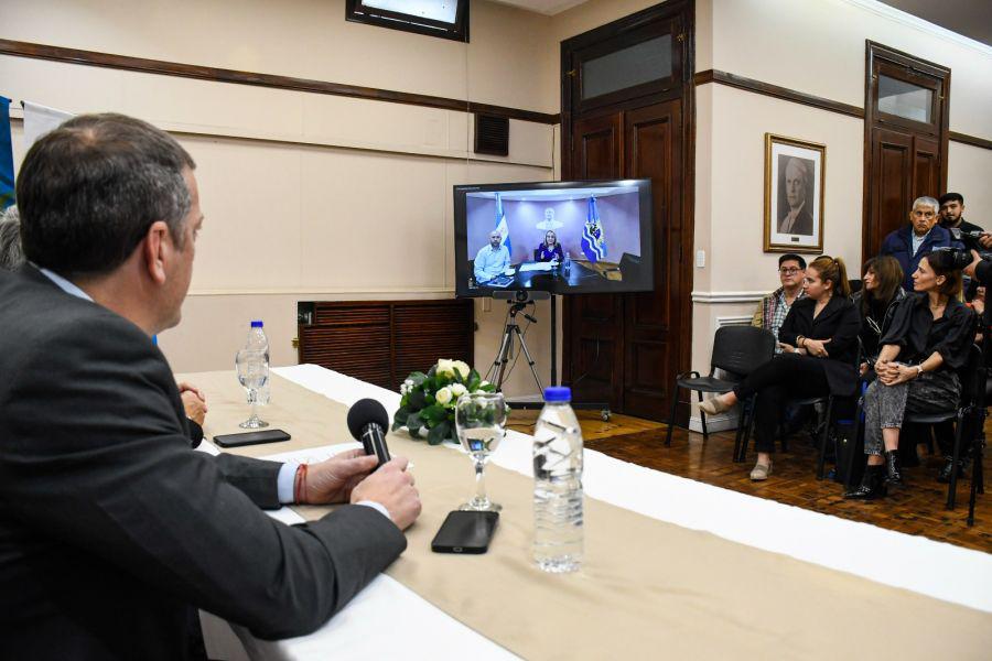 42a0a8e34ef82c2abcaddb1137bd004c_XL