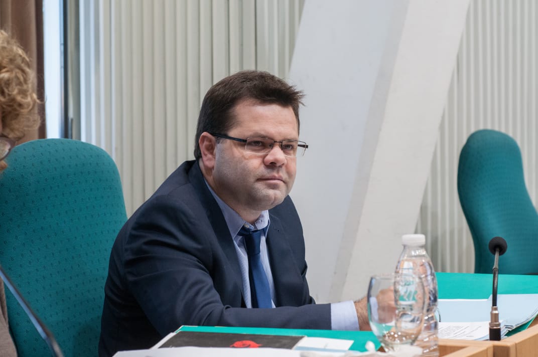 18237586-9b6b-4993-af56-dbe4381a2cf1