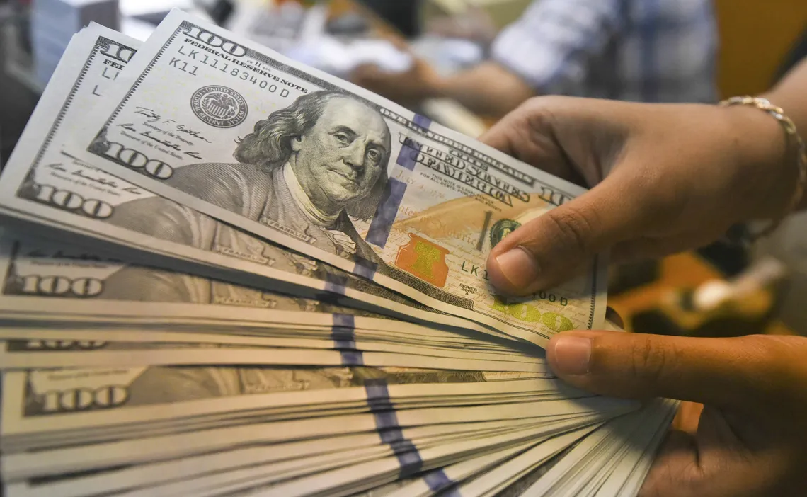 el-dolar-blue-tuvo-un-leve-aumento-y-la-brecha-el-oficial-esta-lejos-bajar-del-100