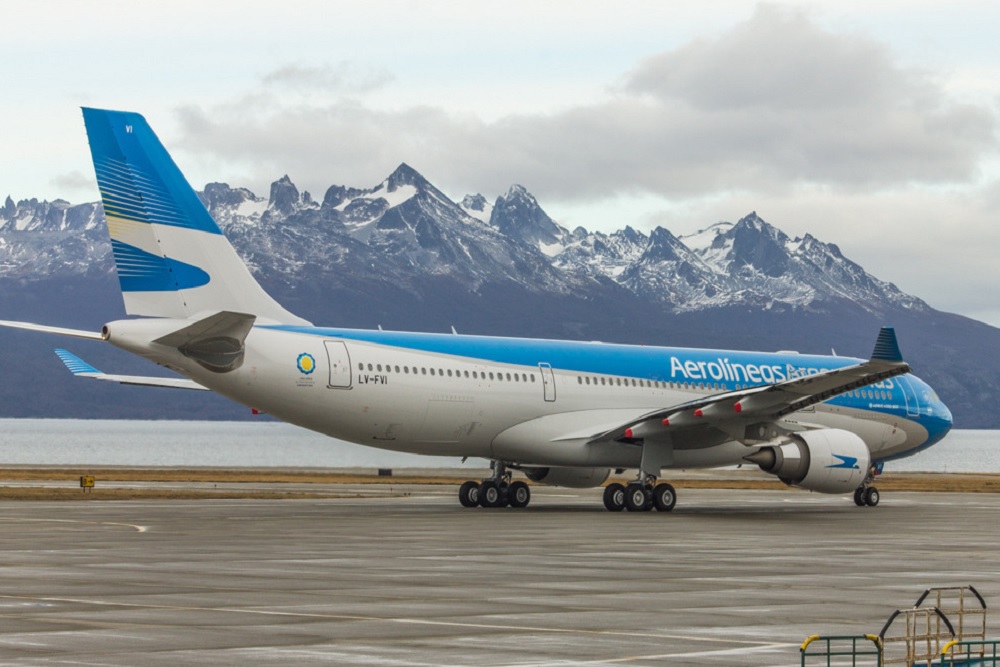 0dbc73bce3173a294781170de49af2f6-1000avion_aerolineas_ushuaia