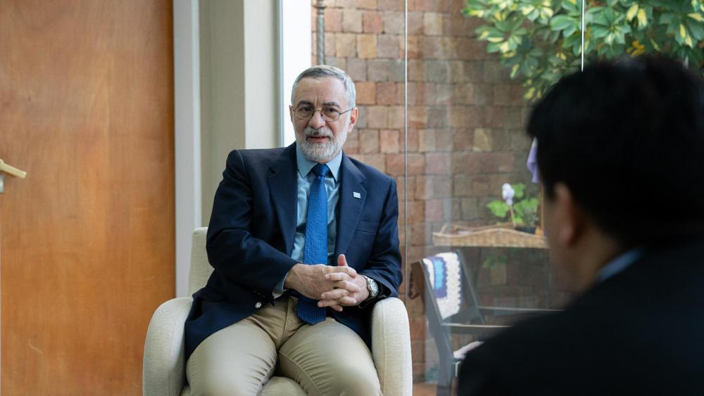 Vidal_con_el_embajador_de_Brasil_3