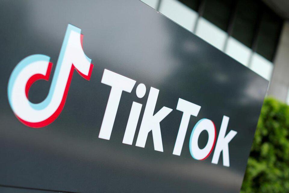 690510-48904-tik-2520tok-2520logo