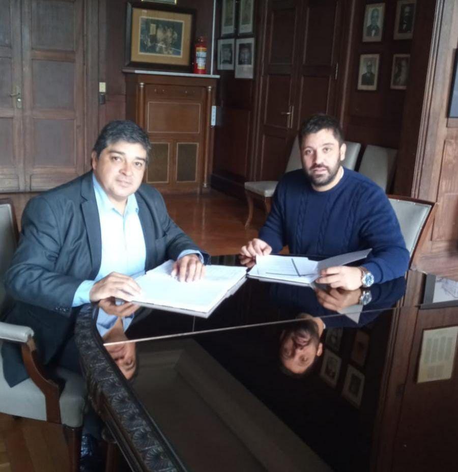 64d3368c4f3ee25452c15c37839a6ee3_XL