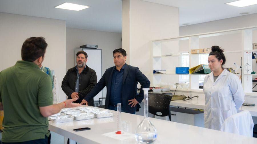 e50acaf85fd653d5458956456fa783c6_XL