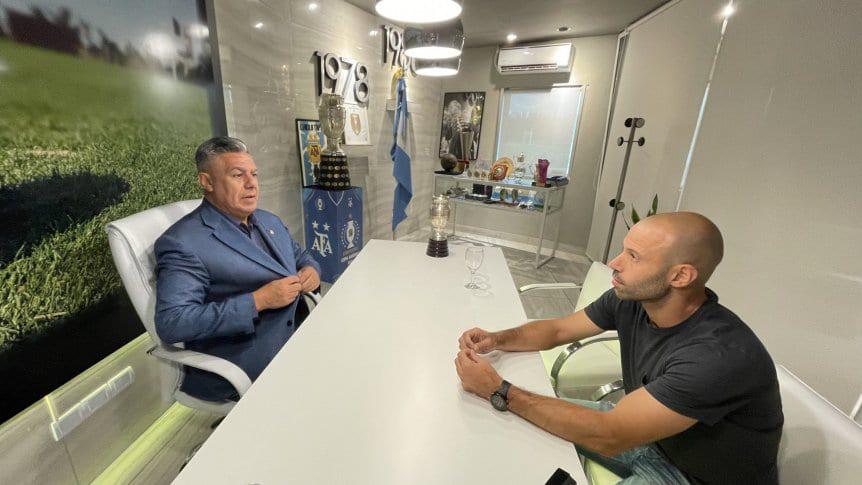 tapia-y-mascherano-en-afa_862x485