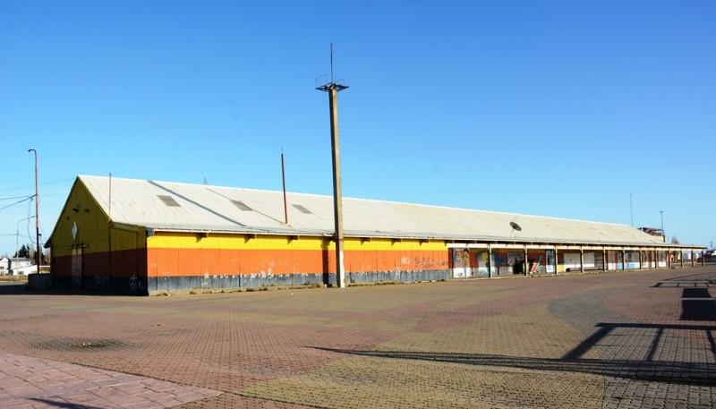 GALPÓN BORDE COSTERO