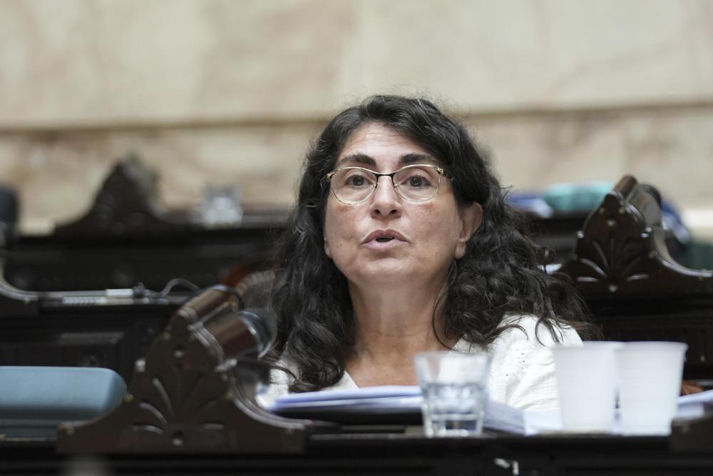 BBCB2215-6D55-4B81-9D30-A294C79DE941