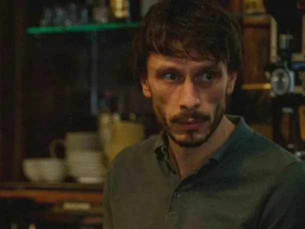 richard-gadd-bebe-reno