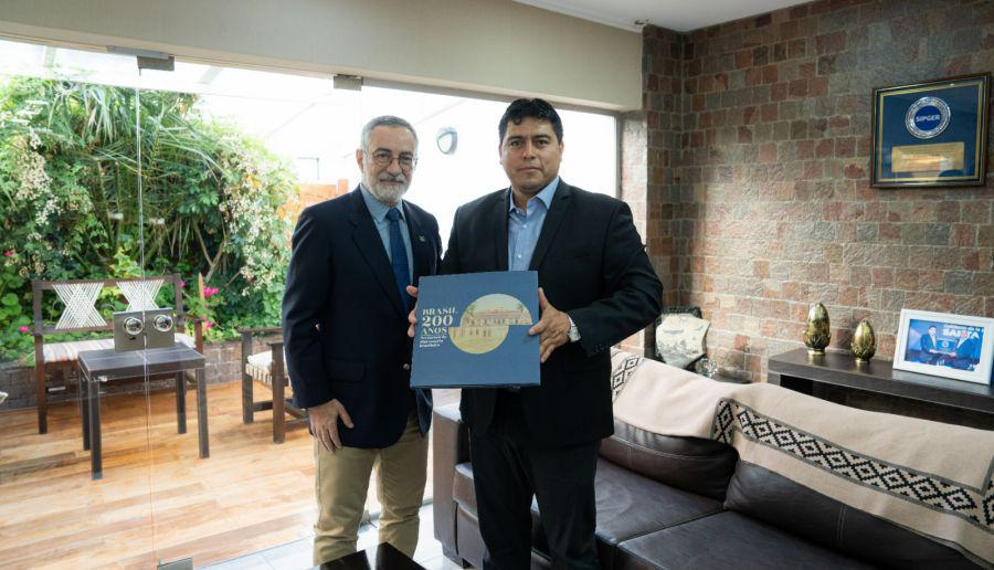 4fcafc64a8cc20efb1b62e95c18b920b_XL