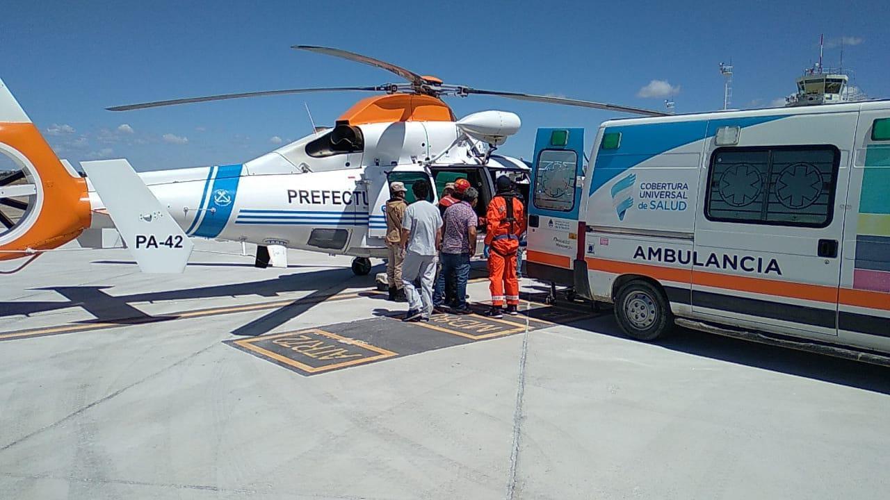 Prefectura rescata tripulante herido