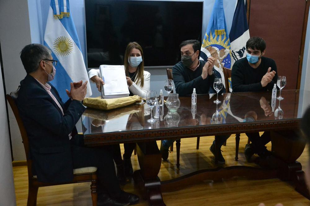 INT- APERTURA DE SOBRES LICITACION DEL VELATORIO MUNICIPAL - SIN SELLO_11_08-9