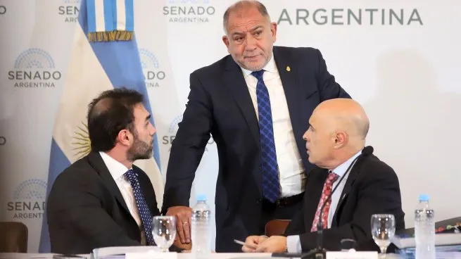 luis-juez-senador-nacional-argentina-ley-bases-senado-comision-presupuesto-y-hacienda