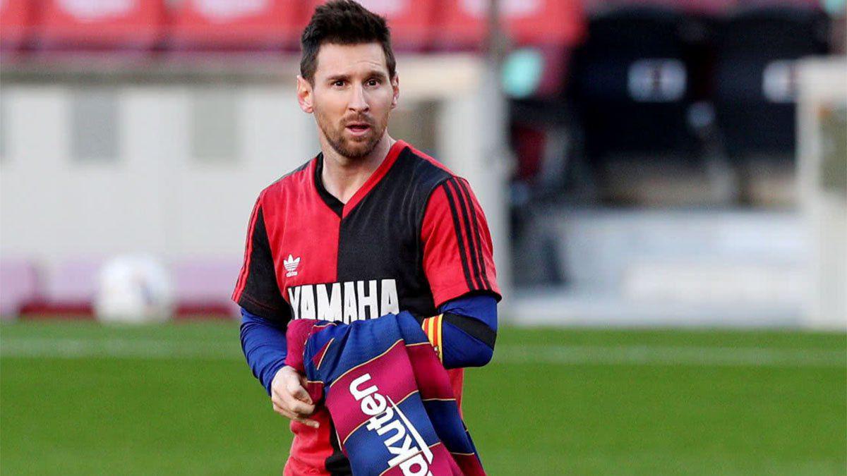 messi-recibio-esa-multa-haber-exhibido-la-camiseta-newells-old-boys-su-festejo-gol-homenaje-diego-armando-maradona